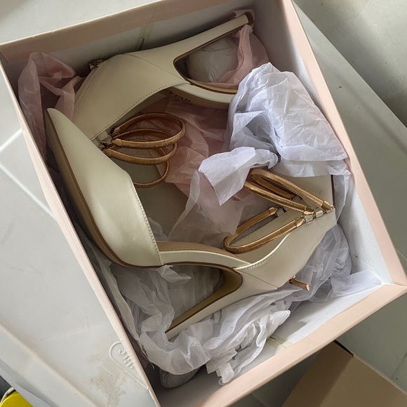 Just Fab Estreal Pumps - Picture 2 of 5